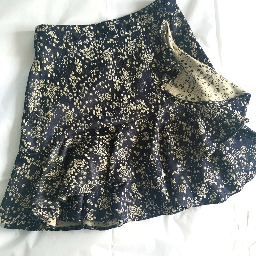 Floral print mini skirt